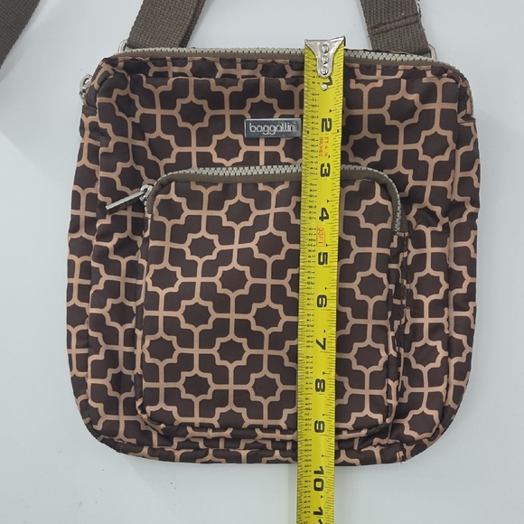 Baggallini Geometric Crossbody - Picture 7 of 16